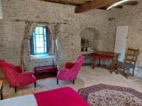 Chambre entrée indépendante dans tour du 15ème siècle - B&B Mauvières