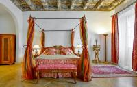King Suite with Street View