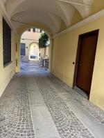 Duomo 2 min a piedi - 95mq Designer con Posto Auto Privato Incluso Aria Condizionata - B&B Milan