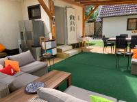 Lake Balaton Family with 3 bedrooms and private beach , private parking - Chambres d'hôtes Balatonszárszó