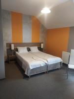 Doppel-/Zweibettzimmer mit Balkon