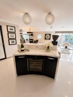 Ultra-Luxe 3BD, 2BR Penthouse, One of a Kind - Chambres d'hôtes Cardiff