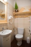 Vierbettzimmer mit Dusche