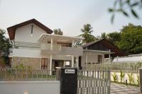 Modern 4BR Home with Attached Bathrooms - B&B Kānagāri