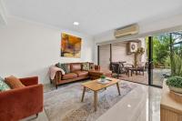 Spacious & Cozy 2BR Apt with Parking, Balcony & WiFi - Ferienwohnung Brisbane
