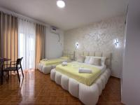 Habitación Triple con balcón