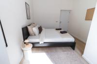 Stylish 1BR Apt, with Living Room in Central Ghent with WiFi & TV - Chambres d'hôtes Gand