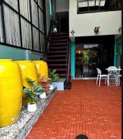 Stunning artists triplex in the heart of Neiman & Maya - B&B Chiang Mai