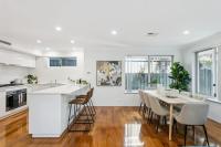Luxury Home near Scarborough Coastal Retreat - Bed and Breakfast Perth
