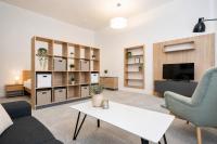 ALURE RESIDENCES 10 - 24h self check-in & private parking next to the apartment building included, CITY CENTER right on SNP Square in a quiet passage, new building, best deal in town - Bed and Breakfast Banská Bystrica