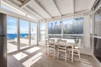 Blue Bay Sea View Apartment with Free Parking by PikHost - B&B Dhërmi