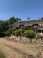 3 Bedrooms, 3 Double Beds, 6 Guests, Countryside Thatched Cottage - B&B Four Marks