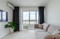 7-27 Kvartet, Vasyl Lypkivskyi 16g, Kyiv, railway station, metro nearby, panoramic city view, Petrovdom Apartment - B&B Kyiv
