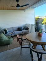 Guest Bedroom Airport & CBD Access - B&B Brisbane