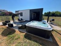 NEW Deluxe house BARKA with JACUZZI - B&B Privlaka