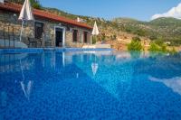 Villa Rose Garden with Private Pool And Jacuzzi - B&B Fethiye