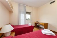 Bright Apartment with a View, Pool and Parking - B&B Roma