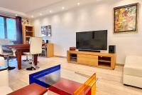 80 m Apartment with Sea & Pool View Sleeps 6 - Bed and Breakfast Villers-sur-Mer
