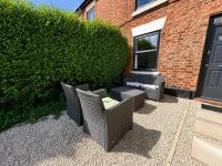 Cottage By Canal and Centre By Cheshire Escapes - B&B Chester