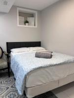 Studio Basement Suite with Double Bed and kitchen, Entrance from Garage - Ferienwohnung Milton