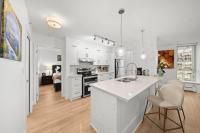 Cozy 2BR-2BA with Sofa Bed-Walk to Rogers & BC Pl - Ferienwohnung Vancouver