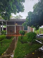 Hostal Bullshark - B&B Cuatro Esquinas