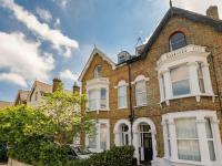 Prime Central Wimbledon - 2 bedroom flat next to Wimbledon Train Station - Ferienwohnung London