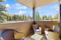 Delight in a plethora of luxe amenities at this Lakeland Village home - Bed and Breakfast South Lake Tahoe