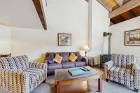 Delight in a plethora of luxe amenities at this Lakeland Village home - Bed and Breakfast South Lake Tahoe