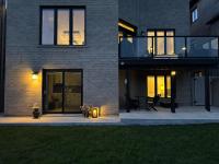Designer Escape by the Pond - B&B Kitchener
