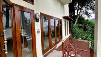 De Bukit Dago Villa by Your Home - B&B Bandung