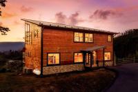 Luxury Cabin with Pool, Theater & Views - B&B Sevierville