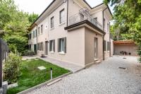 Elegant City-Center Apartment in Villa - Private Parking - Bed and Breakfast Padua