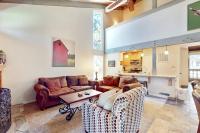 Lakeside condo w free WiFi & a gas fireplace plus a shared pool & hot tub - B&B South Lake Tahoe