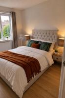 2BR Ground-Floor Flat with Free Parking - B&B Southgate