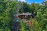 Mountain View Cabin with Hot Tub, Fire Pit & Games - B&B Sevierville