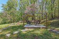 Peaceful Mountain Retreat Near Appalachian Trail, Wineries, Breweries and More - B&B Mountain Lake