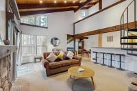 Charming condo near the lake with pool hot tub & washer & dryer - Bed and Breakfast South Lake Tahoe