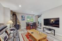 Woodsy condo near skiing with beach access pool hot tub & WiFi - Bed and Breakfast South Lake Tahoe