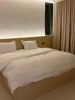 صالة وغرفة نوم مودرن بوصول ذاتي - B&B Riad