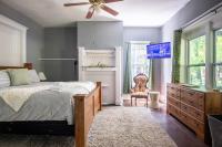 Magnolia Middle Suite Queen BedsCouplesDowntown - B&B Birmingham