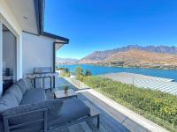Epic Views and Deck | Spacious Queenstown Home - B&B Queenstown