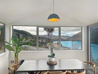 Epic Views and Deck | Spacious Queenstown Home - B&B Queenstown