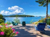 Oceanfront Escape with Private Bath and Beach Access - B&B Gibsons