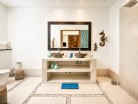 Walk to the Beach from Luxury Designer Villa - B&B Seminyak