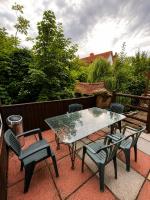 Spacious 3-Bedroom Home Near Heathrow Airport With Parking and Garden - B&B Staines
