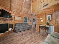 Smokies Cabin Sleeps 6 Hot Tub Fireplace Deck - B&B Gatlinburg