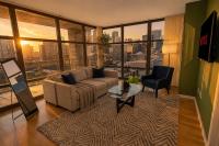 18th floor 2BR Grant Park Suite with Balcony, Gym - B&B Chicago