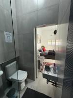 Cozy Sandton Cottage - In the Heart of Sandton - Bed and Breakfast Johannesburg