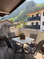 Appartamento con 1 Camera da Letto, Balcone e Vista Montagna 